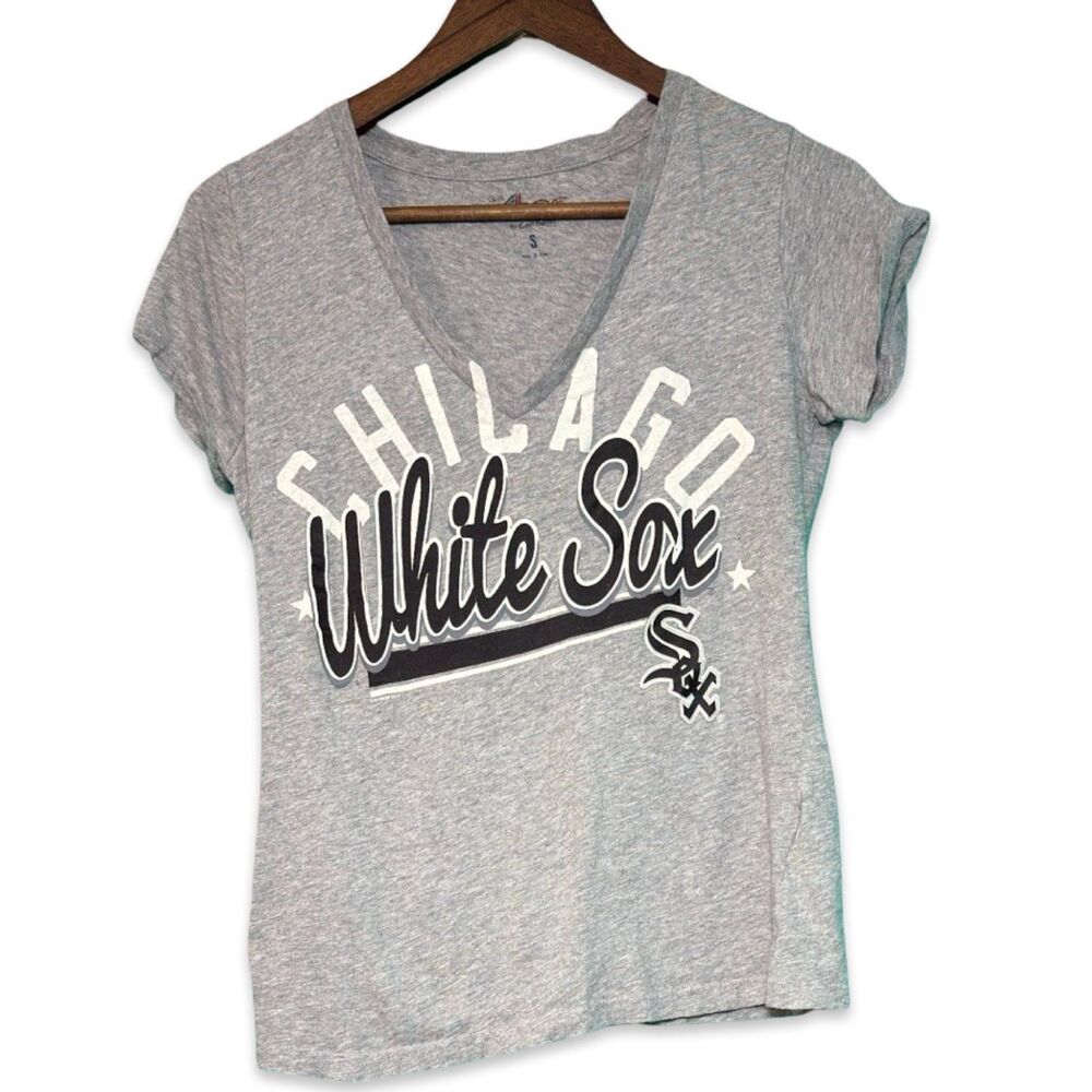 Chicago White Sox Women's V-Neck Tee | Size S | 4Her by Carl Banks | MLB Gray